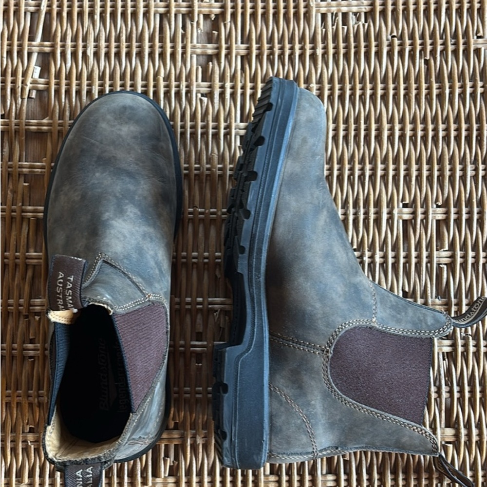 Blundstone Distressed Brown Leather Boots